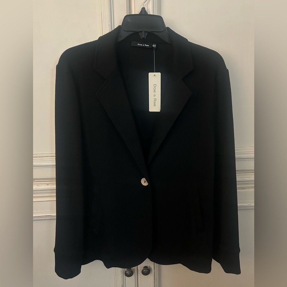 Blazer Jacket. Ribbed material. One button closure. Two front mock pockets.